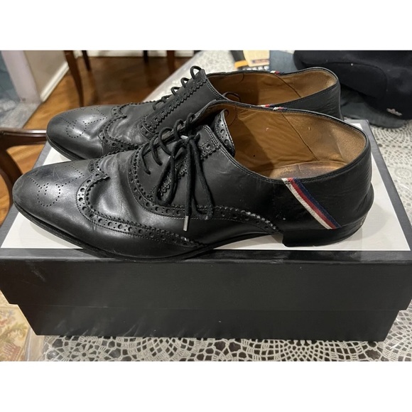 Gucci Men\'s Perforated Black Leather Stripe Logo Oxford Shoes N1154 Size 11 box main image 10
